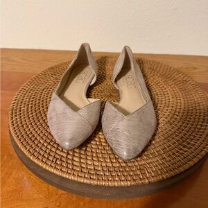 BCBG PARIS Women's Tan Shimmer flats silver metallic